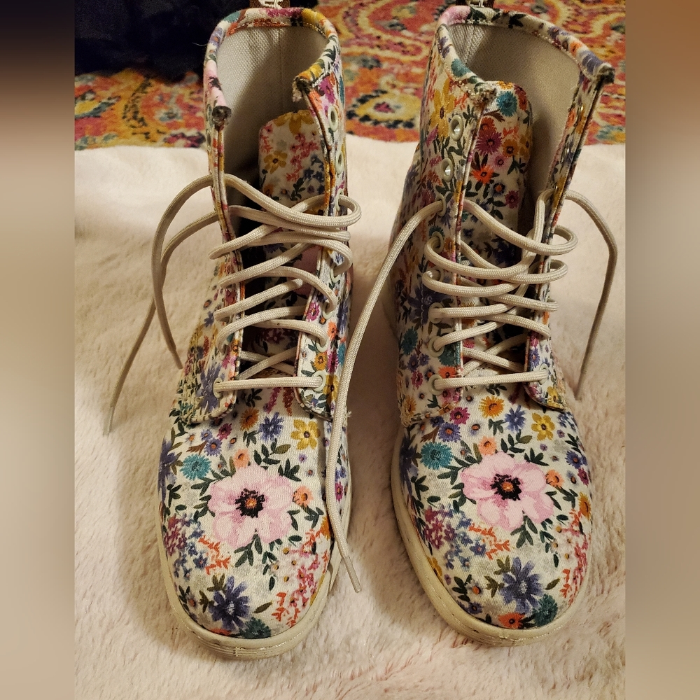 Dr Martens Newton Floral